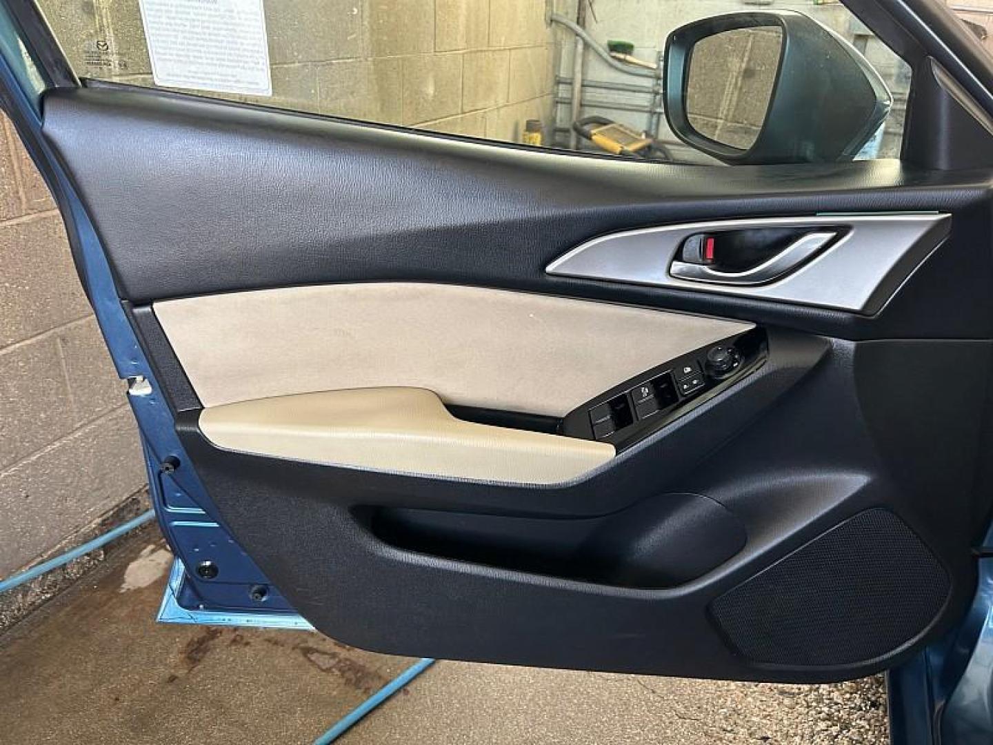 2018 BLUE Mazda Mazda3 (3MZBN1U70JM) with an 4-Cyl SKYACTIV-G 2.0L engine, Auto 6-Spd SKYACTIV-Drv transmission, located at 412 Auto Vista Drive, Palmdale, CA, 93551, (661) 945-0620, 34.592636, -118.136681 - Photo#30