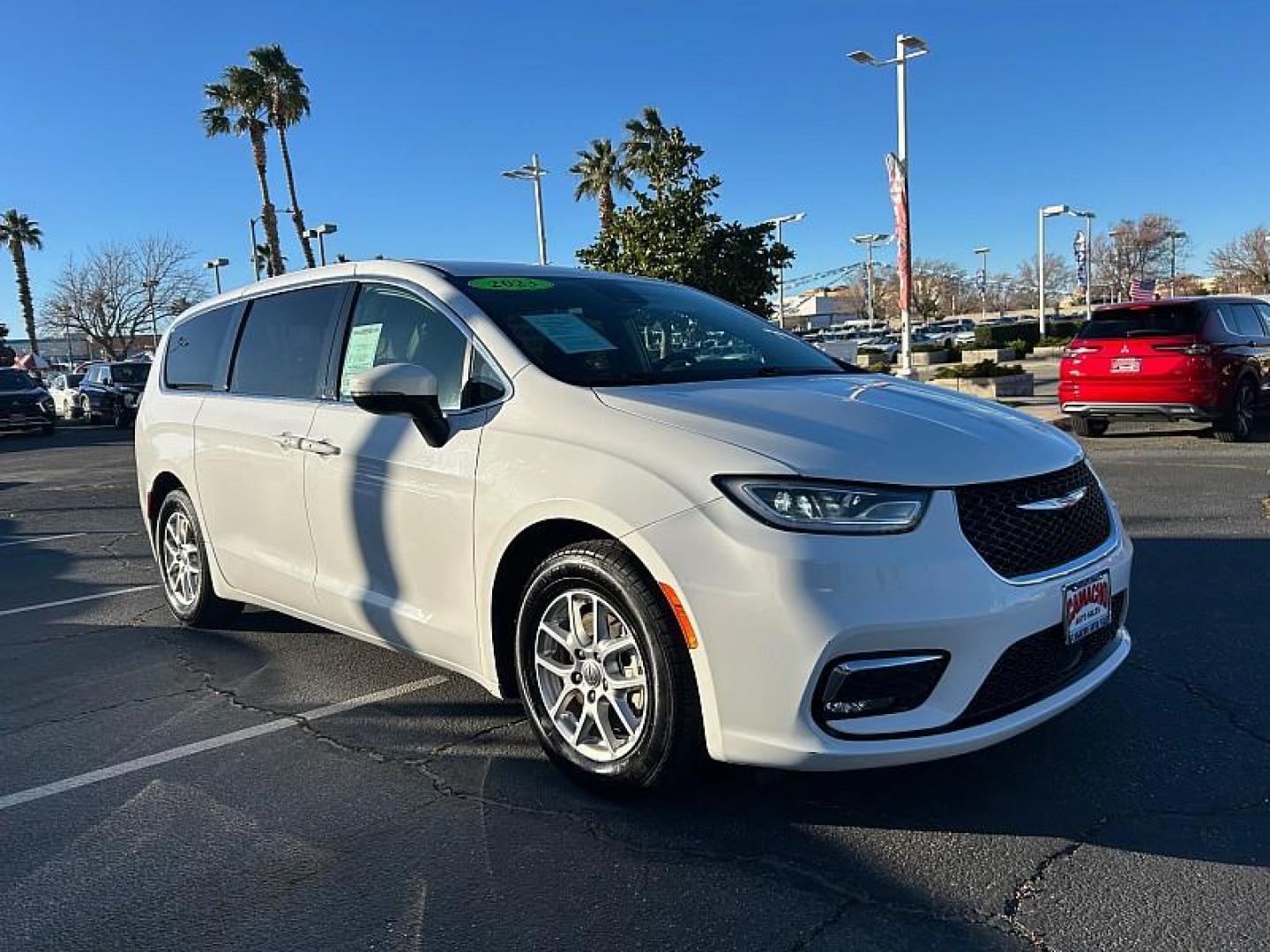 2023 WHITE Chrysler Pacifica (2C4RC1BG8PR) with an V6 3.6 Liter engine, Automatic 9-Spd transmission, located at 412 Auto Vista Drive, Palmdale, CA, 93551, (661) 945-0620, 34.592636, -118.136681 - Photo#1