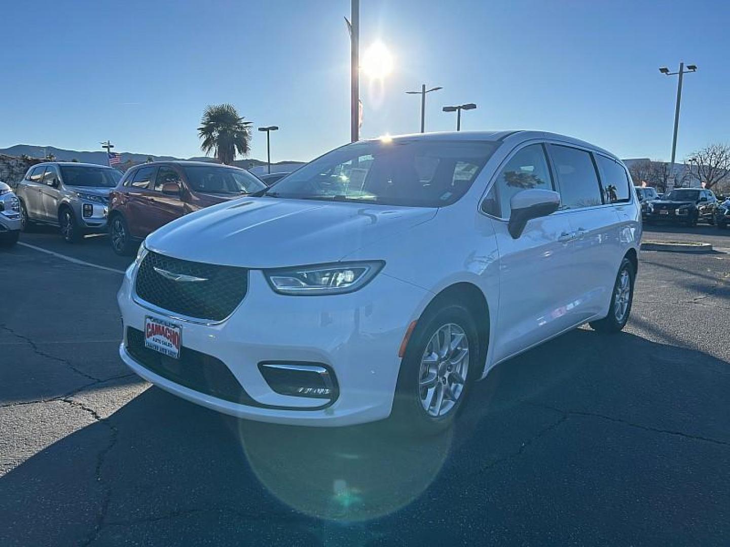 2023 WHITE Chrysler Pacifica (2C4RC1BG8PR) with an V6 3.6 Liter engine, Automatic 9-Spd transmission, located at 412 Auto Vista Drive, Palmdale, CA, 93551, (661) 945-0620, 34.592636, -118.136681 - Photo#3