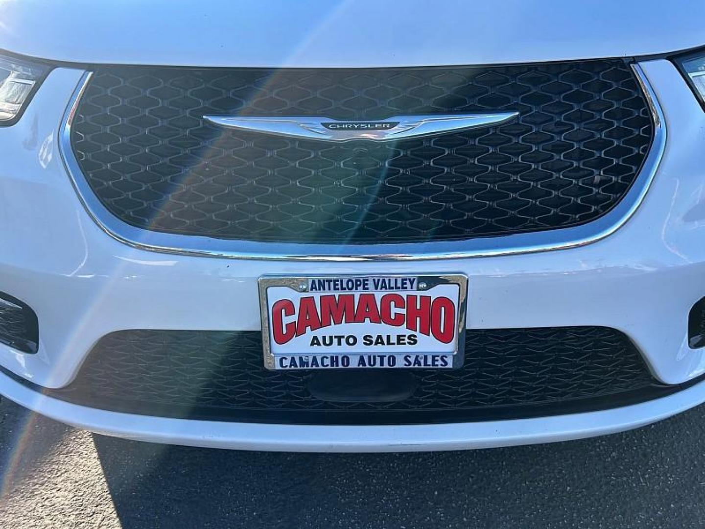 2023 WHITE Chrysler Pacifica (2C4RC1BG8PR) with an V6 3.6 Liter engine, Automatic 9-Spd transmission, located at 412 Auto Vista Drive, Palmdale, CA, 93551, (661) 945-0620, 34.592636, -118.136681 - Photo#5