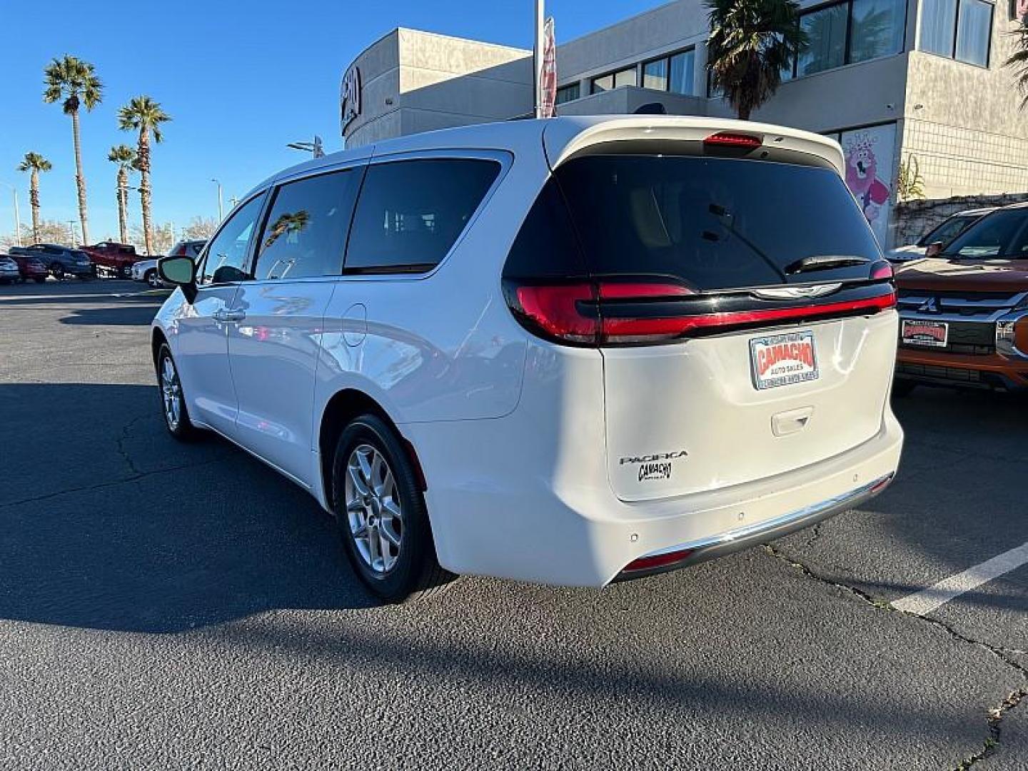 2023 WHITE Chrysler Pacifica (2C4RC1BG8PR) with an V6 3.6 Liter engine, Automatic 9-Spd transmission, located at 412 Auto Vista Drive, Palmdale, CA, 93551, (661) 945-0620, 34.592636, -118.136681 - Photo#9