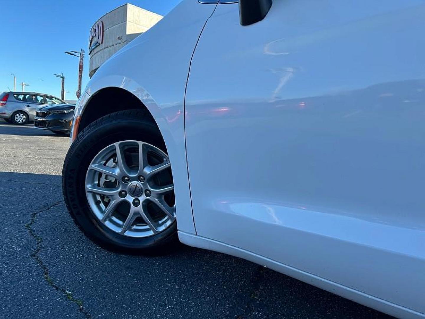 2023 WHITE Chrysler Pacifica (2C4RC1BG8PR) with an V6 3.6 Liter engine, Automatic 9-Spd transmission, located at 412 Auto Vista Drive, Palmdale, CA, 93551, (661) 945-0620, 34.592636, -118.136681 - Photo#10