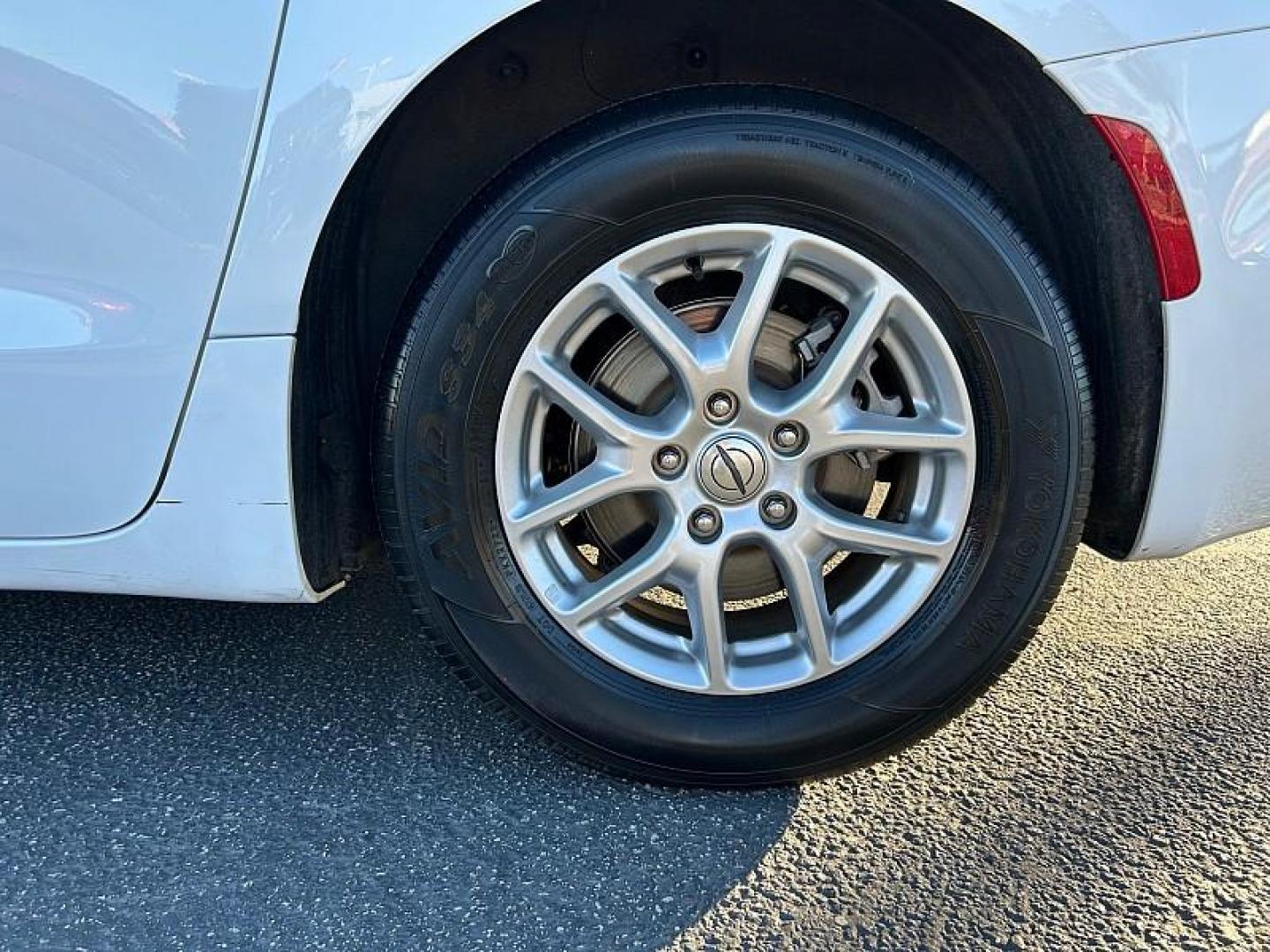 2023 WHITE Chrysler Pacifica (2C4RC1BG8PR) with an V6 3.6 Liter engine, Automatic 9-Spd transmission, located at 412 Auto Vista Drive, Palmdale, CA, 93551, (661) 945-0620, 34.592636, -118.136681 - Photo#14