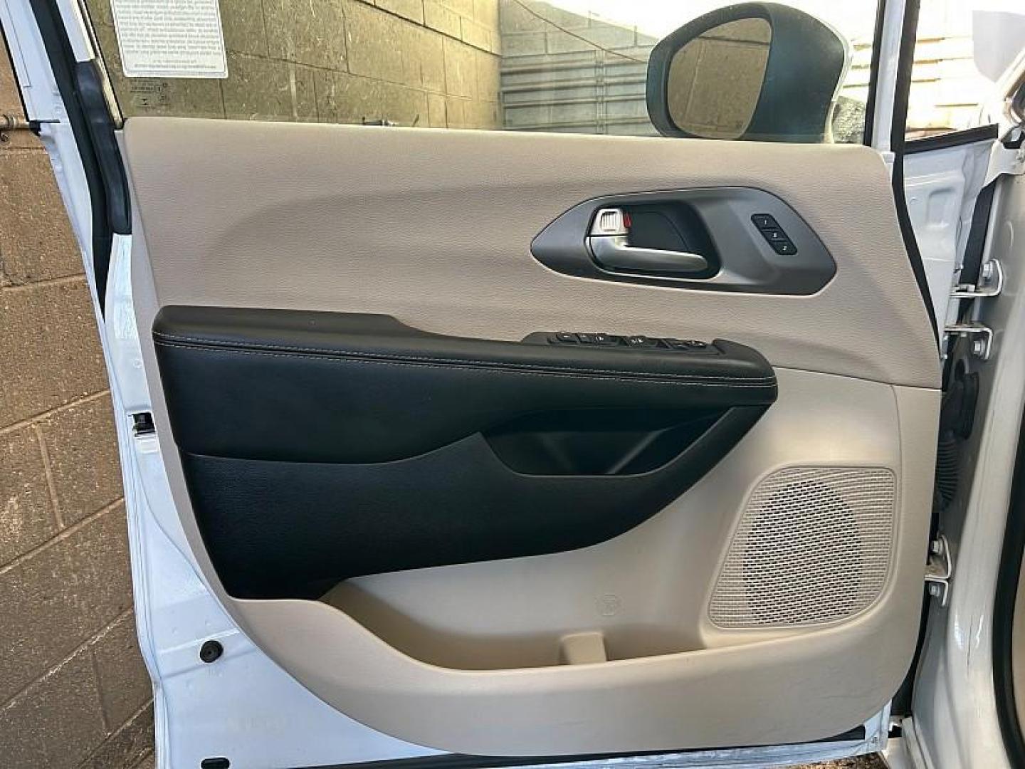 2023 WHITE Chrysler Pacifica (2C4RC1BG8PR) with an V6 3.6 Liter engine, Automatic 9-Spd transmission, located at 412 Auto Vista Drive, Palmdale, CA, 93551, (661) 945-0620, 34.592636, -118.136681 - Photo#16