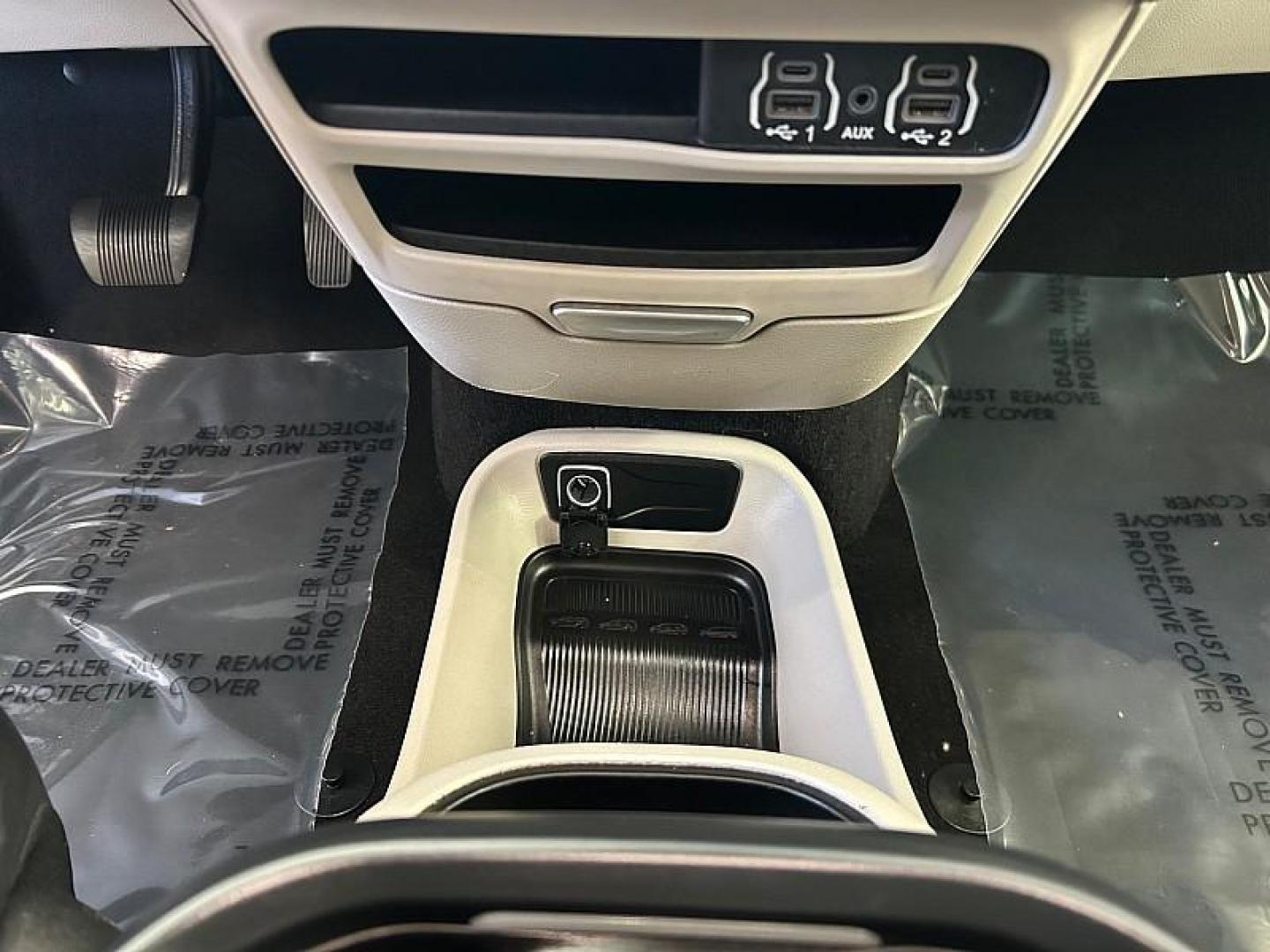 2023 WHITE Chrysler Pacifica (2C4RC1BG8PR) with an V6 3.6 Liter engine, Automatic 9-Spd transmission, located at 412 Auto Vista Drive, Palmdale, CA, 93551, (661) 945-0620, 34.592636, -118.136681 - Photo#17