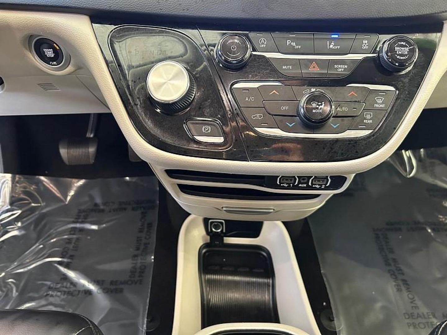 2023 WHITE Chrysler Pacifica (2C4RC1BG8PR) with an V6 3.6 Liter engine, Automatic 9-Spd transmission, located at 412 Auto Vista Drive, Palmdale, CA, 93551, (661) 945-0620, 34.592636, -118.136681 - Photo#18