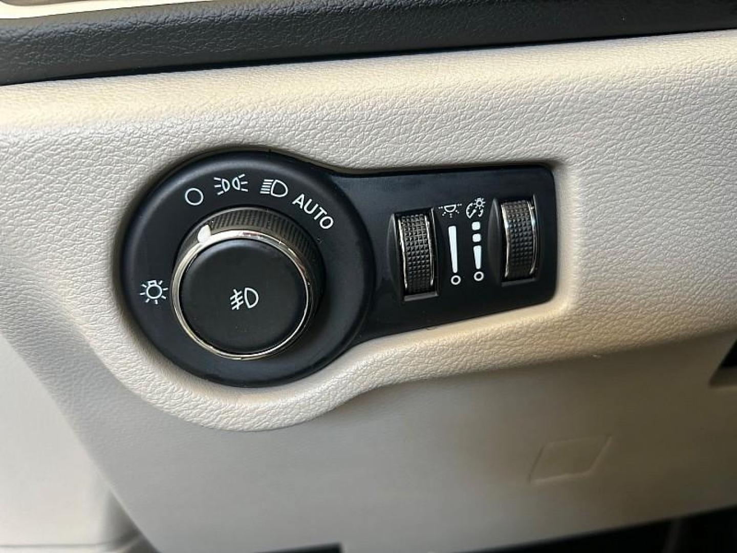 2023 WHITE Chrysler Pacifica (2C4RC1BG8PR) with an V6 3.6 Liter engine, Automatic 9-Spd transmission, located at 412 Auto Vista Drive, Palmdale, CA, 93551, (661) 945-0620, 34.592636, -118.136681 - Photo#24