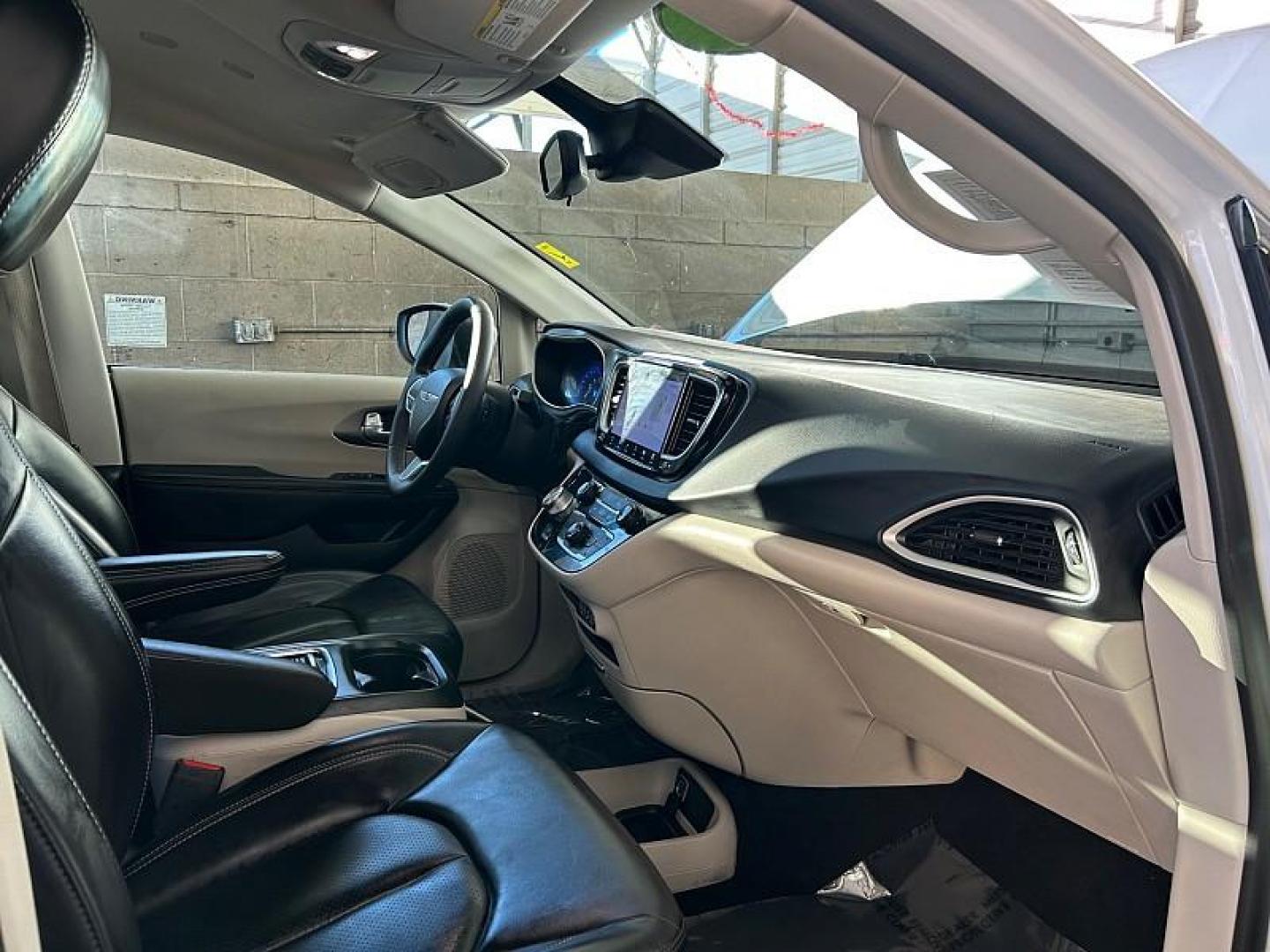 2023 WHITE Chrysler Pacifica (2C4RC1BG8PR) with an V6 3.6 Liter engine, Automatic 9-Spd transmission, located at 412 Auto Vista Drive, Palmdale, CA, 93551, (661) 945-0620, 34.592636, -118.136681 - Photo#32