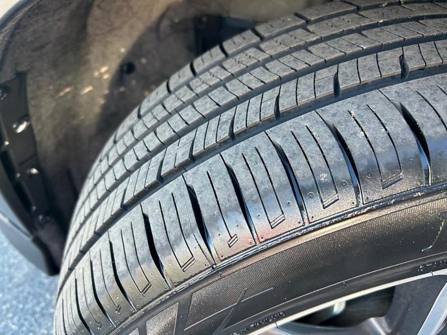 2022 BLACK Honda HR-V (3CZRU5H77NM) with an 4-Cyl i-VTEC 1.8 Liter engine, Automatic CVT w/Sport Mode transmission, located at 412 Auto Vista Drive, Palmdale, CA, 93551, (661) 945-0620, 34.592636, -118.136681 - Photo#16