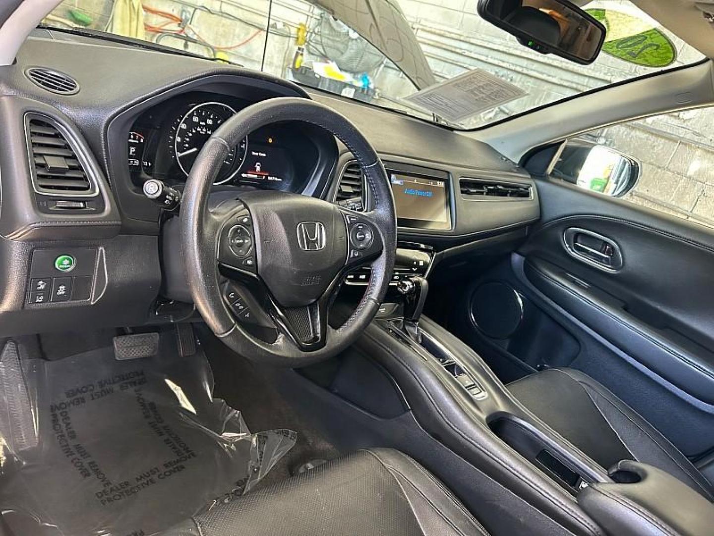 2022 BLACK Honda HR-V (3CZRU5H77NM) with an 4-Cyl i-VTEC 1.8 Liter engine, Automatic CVT w/Sport Mode transmission, located at 412 Auto Vista Drive, Palmdale, CA, 93551, (661) 945-0620, 34.592636, -118.136681 - Photo#22