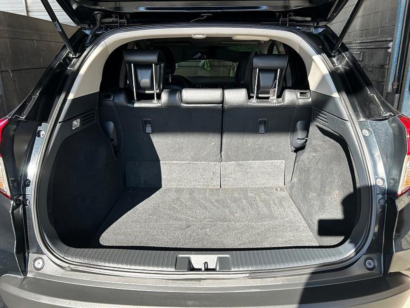 2022 BLACK Honda HR-V (3CZRU5H77NM) with an 4-Cyl i-VTEC 1.8 Liter engine, Automatic CVT w/Sport Mode transmission, located at 412 Auto Vista Drive, Palmdale, CA, 93551, (661) 945-0620, 34.592636, -118.136681 - Photo#30