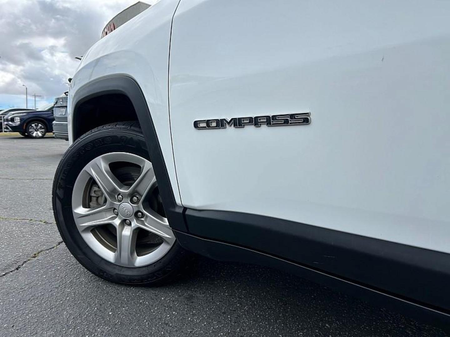 2023 WHITE Jeep Compass (3C4NJDBN2PT) with an 4-Cyl Turbo 2.0 Liter engine, Automatic 8-Spd transmission, located at 412 Auto Vista Drive, Palmdale, CA, 93551, (661) 945-0620, 34.592636, -118.136681 - Photo#10