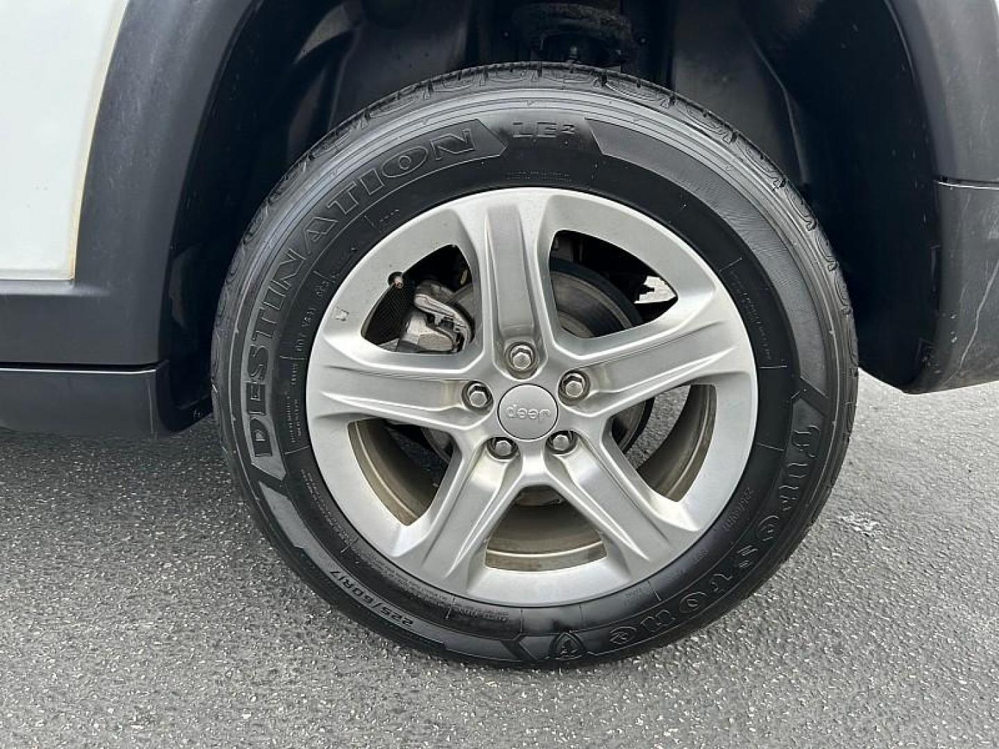 2023 WHITE Jeep Compass (3C4NJDBN2PT) with an 4-Cyl Turbo 2.0 Liter engine, Automatic 8-Spd transmission, located at 412 Auto Vista Drive, Palmdale, CA, 93551, (661) 945-0620, 34.592636, -118.136681 - Photo#13