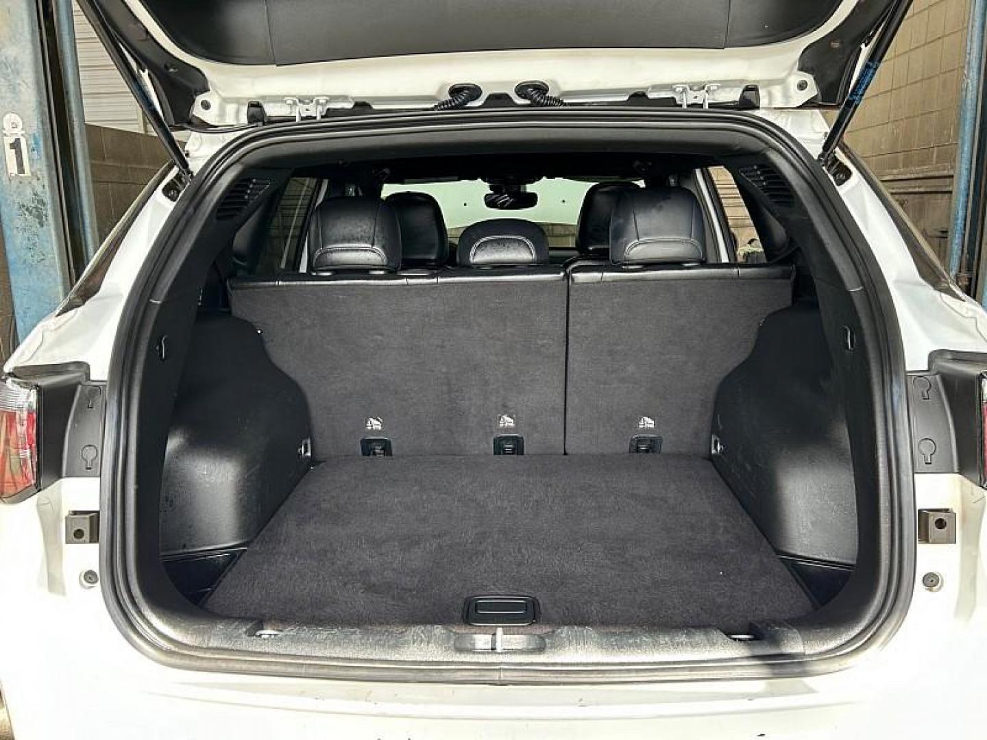 2023 WHITE Jeep Compass (3C4NJDBN2PT) with an 4-Cyl Turbo 2.0 Liter engine, Automatic 8-Spd transmission, located at 412 Auto Vista Drive, Palmdale, CA, 93551, (661) 945-0620, 34.592636, -118.136681 - Photo#28