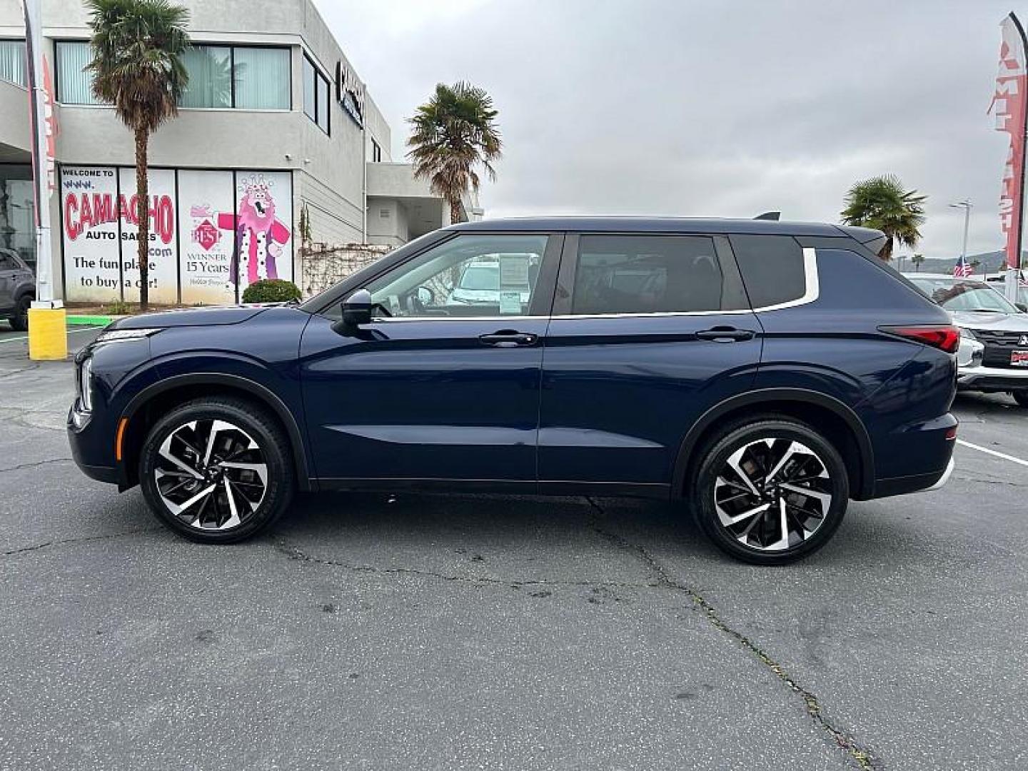 2023 BLUE Mitsubishi Outlander (JA4J4UA83PZ) with an 4-Cyl 2.5 Liter engine, Automatic CVT transmission, located at 412 Auto Vista Drive, Palmdale, CA, 93551, (661) 945-0620, 34.592636, -118.136681 - Photo#8