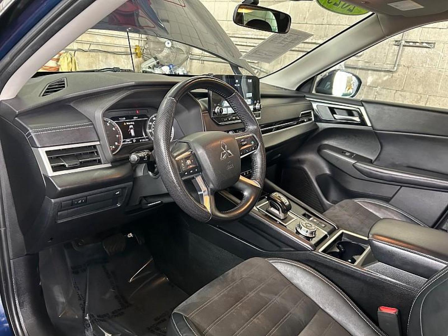 2023 BLUE Mitsubishi Outlander (JA4J4UA83PZ) with an 4-Cyl 2.5 Liter engine, Automatic CVT transmission, located at 412 Auto Vista Drive, Palmdale, CA, 93551, (661) 945-0620, 34.592636, -118.136681 - Photo#18