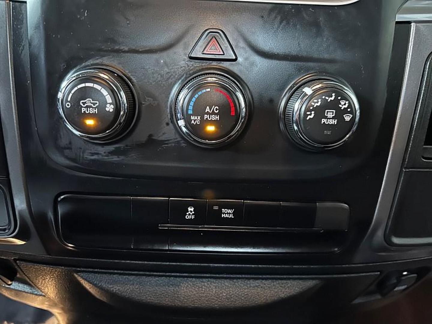 2024 SILVER Ram 1500 Classic 2WD (1C6RR6GG8RS) with an 6-Cyl 3.6 Liter engine, Automatic 8-Spd transmission, located at 412 Auto Vista Drive, Palmdale, CA, 93551, (661) 945-0620, 34.592636, -118.136681 - Photo#24