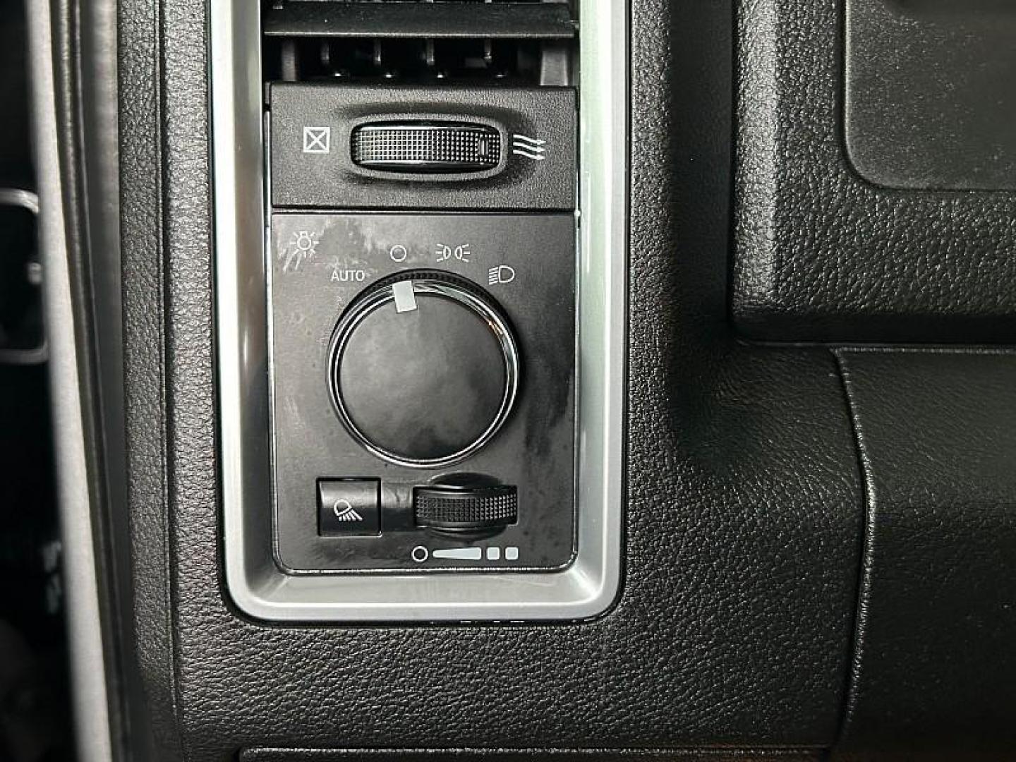 2024 SILVER Ram 1500 Classic 2WD (1C6RR6GG8RS) with an 6-Cyl 3.6 Liter engine, Automatic 8-Spd transmission, located at 412 Auto Vista Drive, Palmdale, CA, 93551, (661) 945-0620, 34.592636, -118.136681 - Photo#25