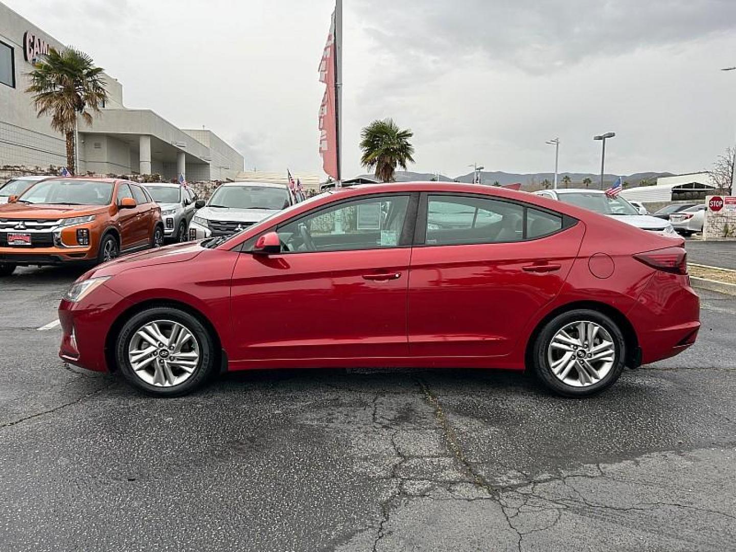 2020 RED Hyundai Elantra (KMHD84LF0LU) with an 4-Cyl 2.0 Liter engine, Automatic IVT transmission, located at 412 Auto Vista Drive, Palmdale, CA, 93551, (661) 945-0620, 34.592636, -118.136681 - Photo#3