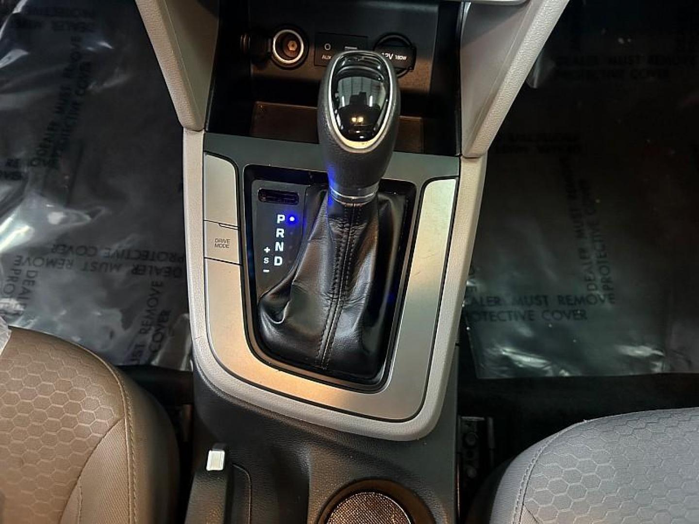 2020 RED Hyundai Elantra (KMHD84LF0LU) with an 4-Cyl 2.0 Liter engine, Automatic IVT transmission, located at 412 Auto Vista Drive, Palmdale, CA, 93551, (661) 945-0620, 34.592636, -118.136681 - Photo#10