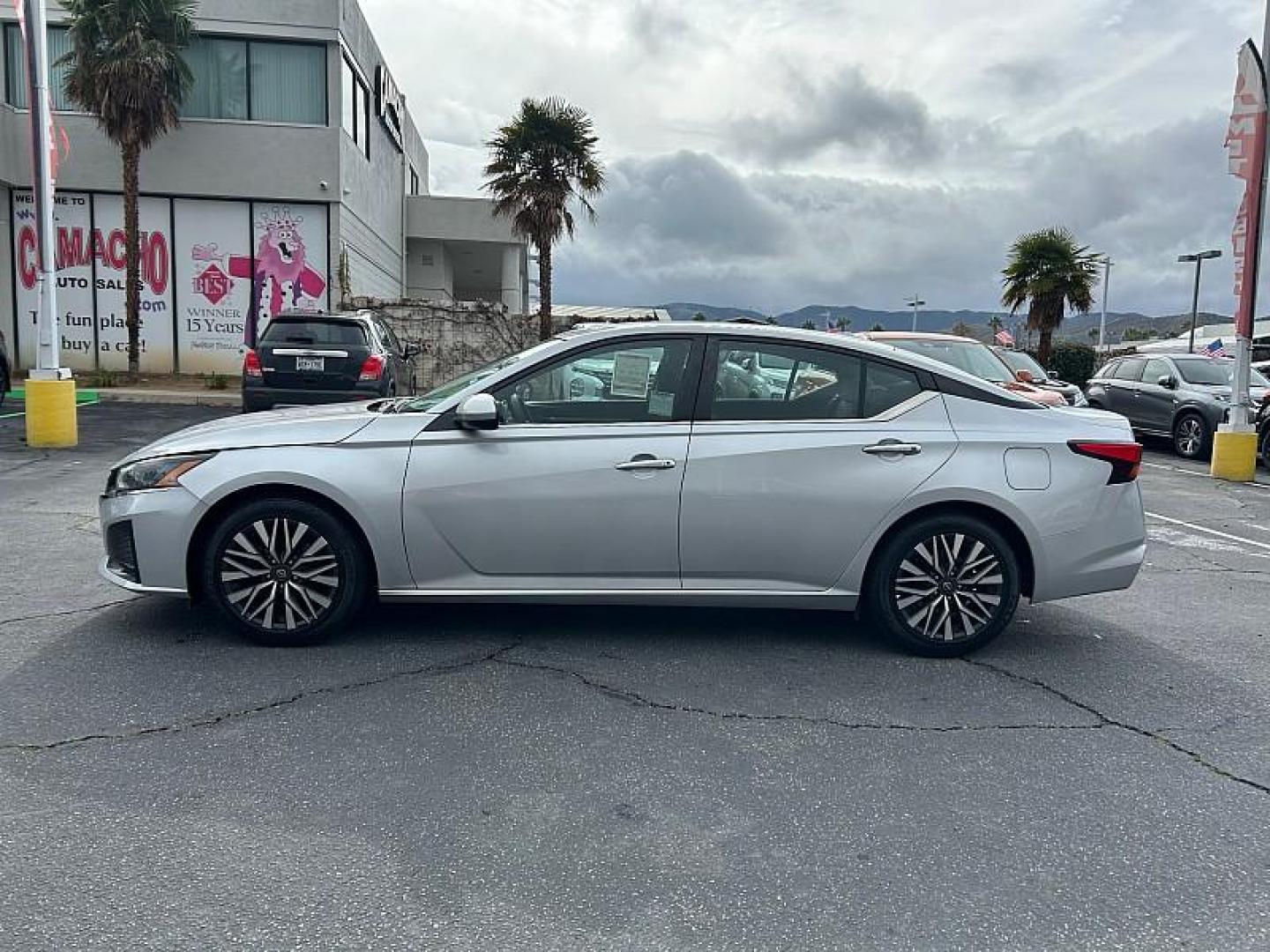 2023 SILVER Nissan Altima (1N4BL4DV3PN) with an 4-Cyl 2.5 Liter engine, Automatic Xtronic CVT transmission, located at 412 Auto Vista Drive, Palmdale, CA, 93551, (661) 945-0620, 34.592636, -118.136681 - Photo#5