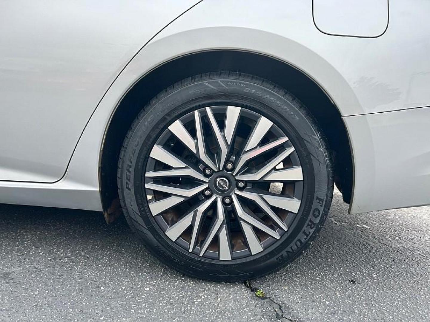 2023 SILVER Nissan Altima (1N4BL4DV3PN) with an 4-Cyl 2.5 Liter engine, Automatic Xtronic CVT transmission, located at 412 Auto Vista Drive, Palmdale, CA, 93551, (661) 945-0620, 34.592636, -118.136681 - Photo#15