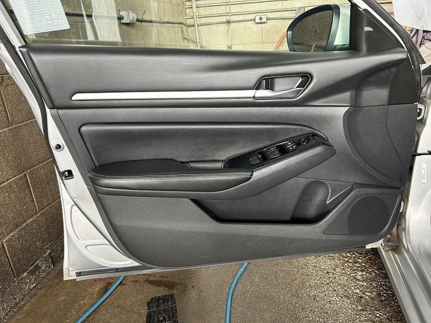 2023 SILVER Nissan Altima (1N4BL4DV3PN) with an 4-Cyl 2.5 Liter engine, Automatic Xtronic CVT transmission, located at 412 Auto Vista Drive, Palmdale, CA, 93551, (661) 945-0620, 34.592636, -118.136681 - Photo#18