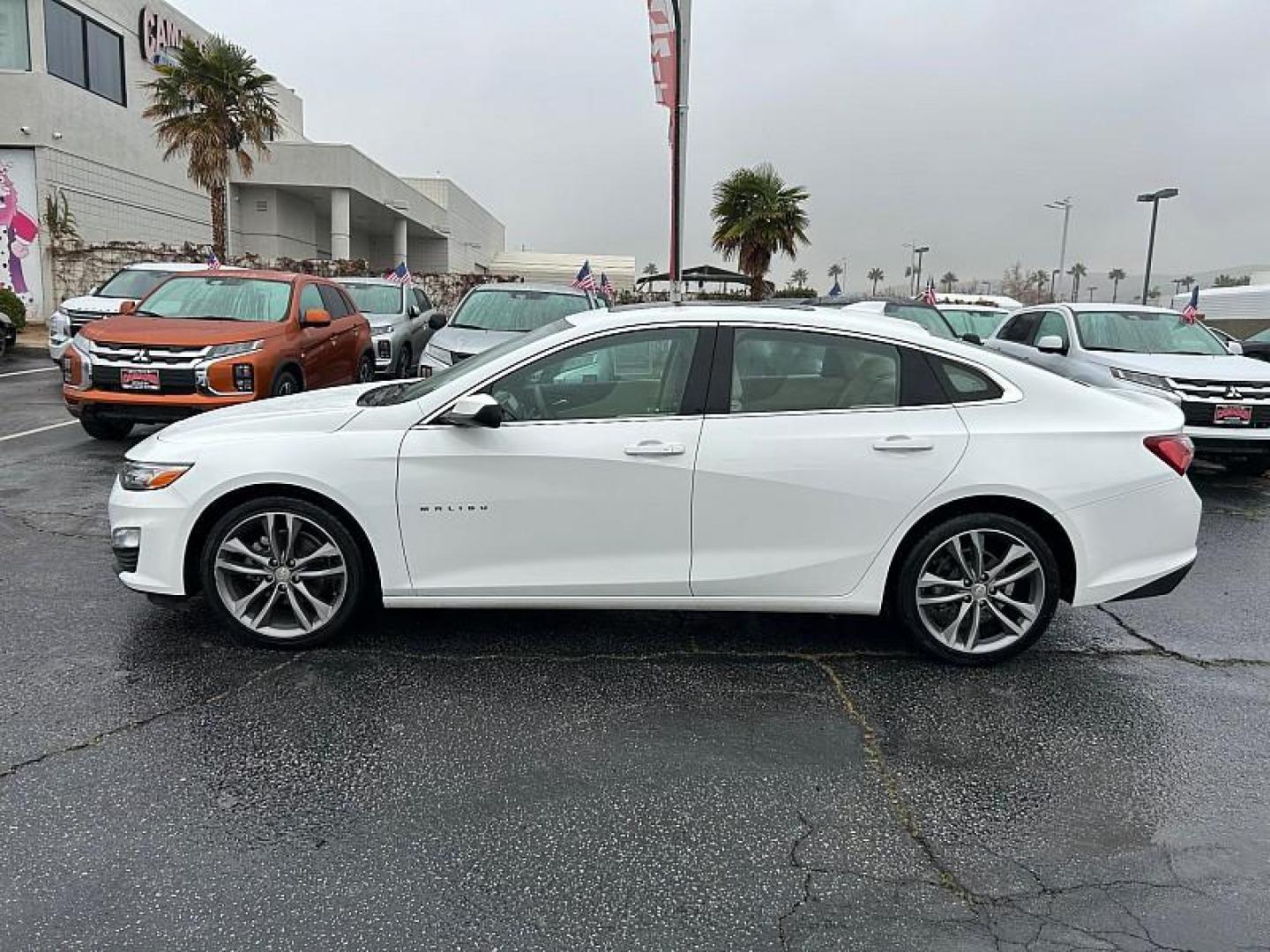 2024 WHITE Chevrolet Malibu (1G1ZE5ST0RF) with an 4-Cyl Turbo 1.5 Liter engine, Automatic CVT transmission, located at 412 Auto Vista Drive, Palmdale, CA, 93551, (661) 945-0620, 34.592636, -118.136681 - Photo#5