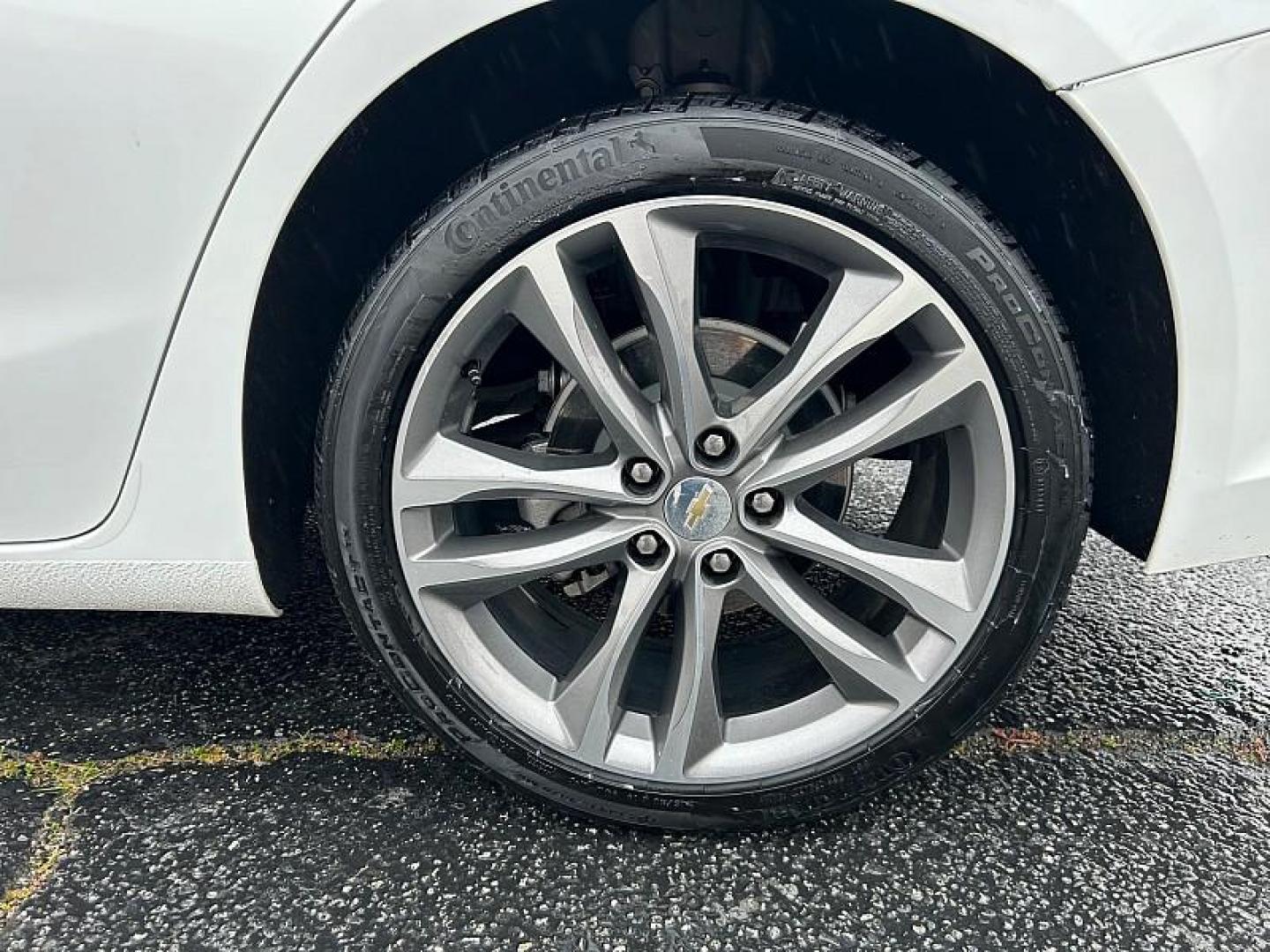 2024 WHITE Chevrolet Malibu (1G1ZE5ST0RF) with an 4-Cyl Turbo 1.5 Liter engine, Automatic CVT transmission, located at 412 Auto Vista Drive, Palmdale, CA, 93551, (661) 945-0620, 34.592636, -118.136681 - Photo#13