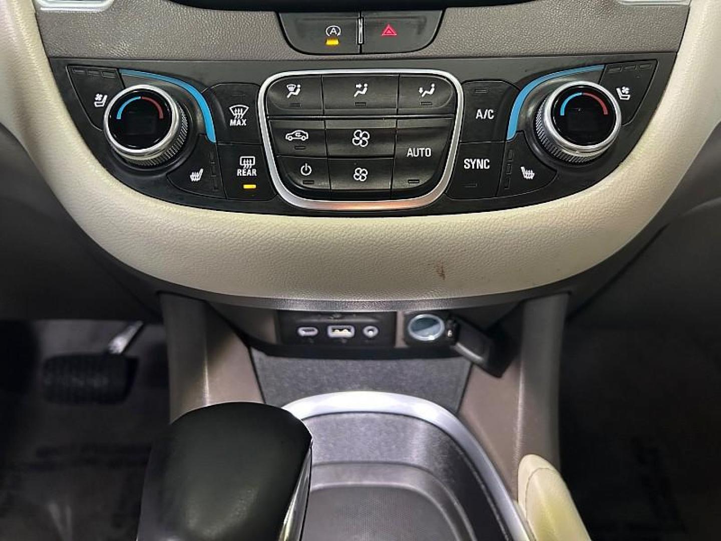 2024 WHITE Chevrolet Malibu (1G1ZE5ST0RF) with an 4-Cyl Turbo 1.5 Liter engine, Automatic CVT transmission, located at 412 Auto Vista Drive, Palmdale, CA, 93551, (661) 945-0620, 34.592636, -118.136681 - Photo#19