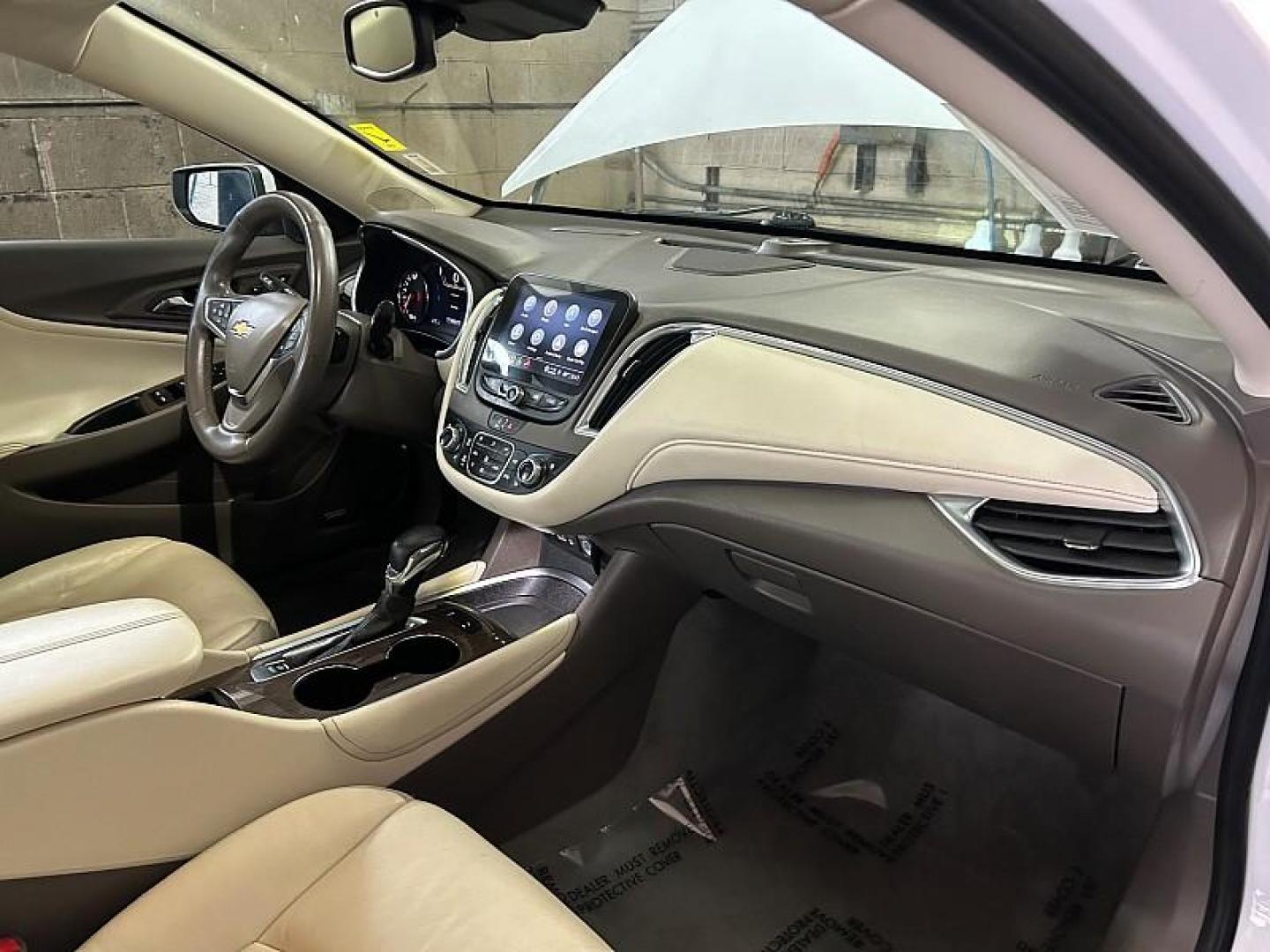 2024 WHITE Chevrolet Malibu (1G1ZE5ST0RF) with an 4-Cyl Turbo 1.5 Liter engine, Automatic CVT transmission, located at 412 Auto Vista Drive, Palmdale, CA, 93551, (661) 945-0620, 34.592636, -118.136681 - Photo#23