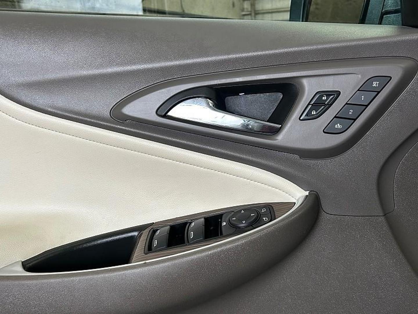 2024 WHITE Chevrolet Malibu (1G1ZE5ST0RF) with an 4-Cyl Turbo 1.5 Liter engine, Automatic CVT transmission, located at 412 Auto Vista Drive, Palmdale, CA, 93551, (661) 945-0620, 34.592636, -118.136681 - Photo#24