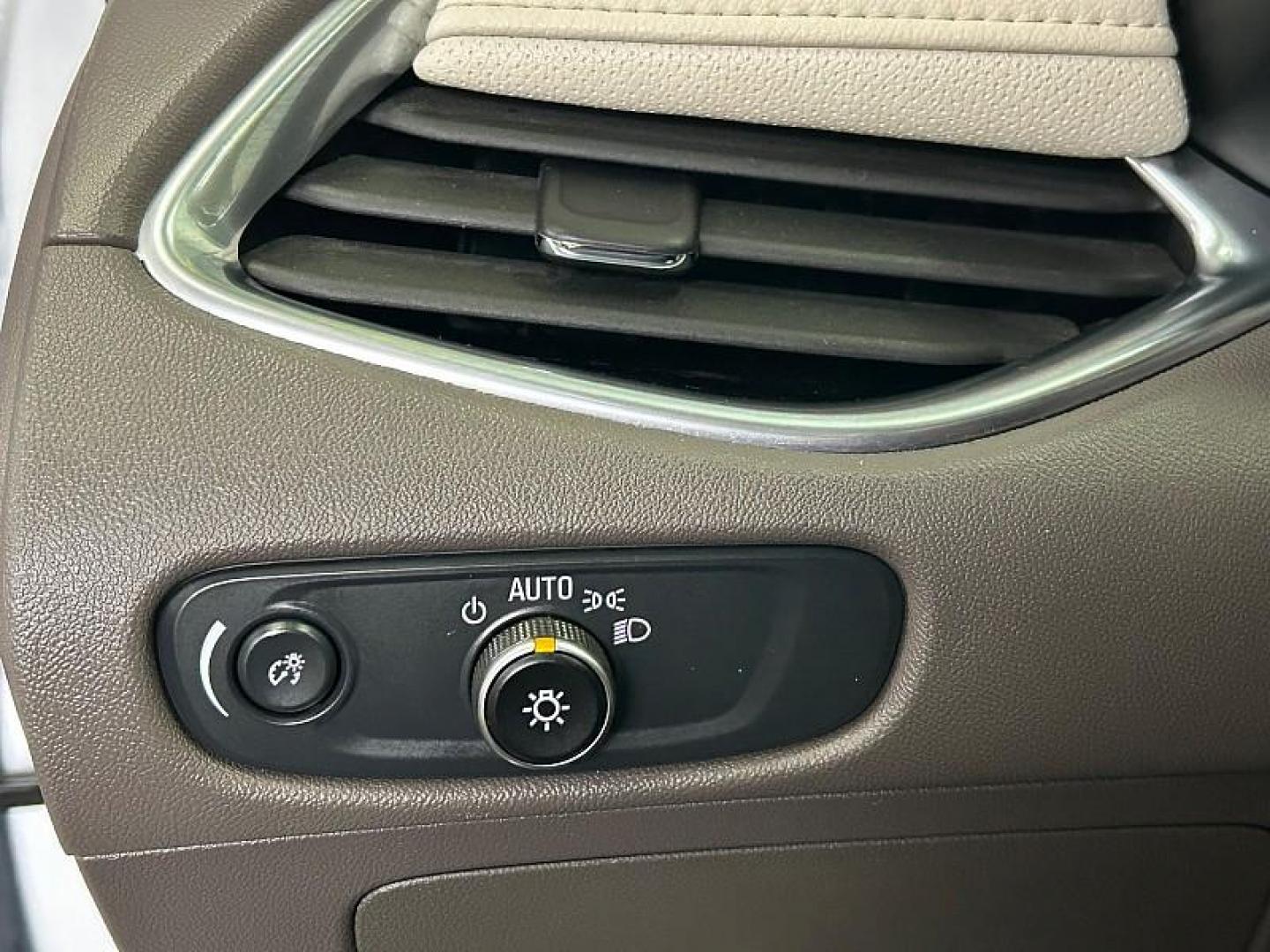 2024 WHITE Chevrolet Malibu (1G1ZE5ST0RF) with an 4-Cyl Turbo 1.5 Liter engine, Automatic CVT transmission, located at 412 Auto Vista Drive, Palmdale, CA, 93551, (661) 945-0620, 34.592636, -118.136681 - Photo#25