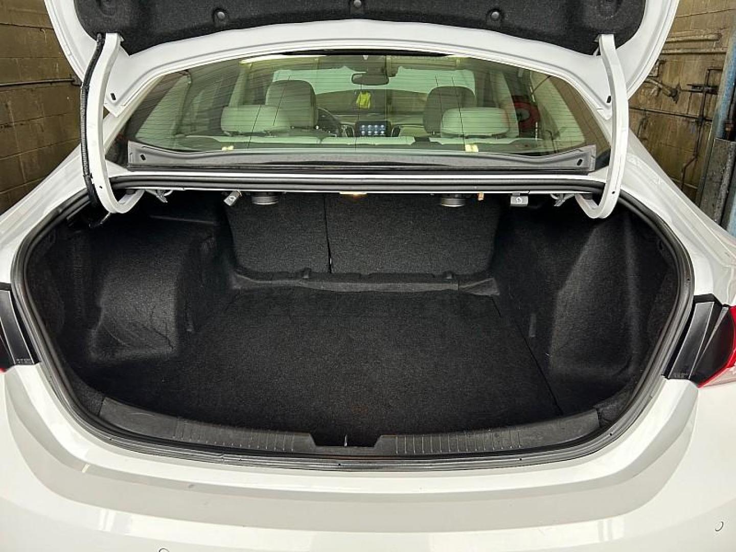 2024 WHITE Chevrolet Malibu (1G1ZE5ST0RF) with an 4-Cyl Turbo 1.5 Liter engine, Automatic CVT transmission, located at 412 Auto Vista Drive, Palmdale, CA, 93551, (661) 945-0620, 34.592636, -118.136681 - Photo#29