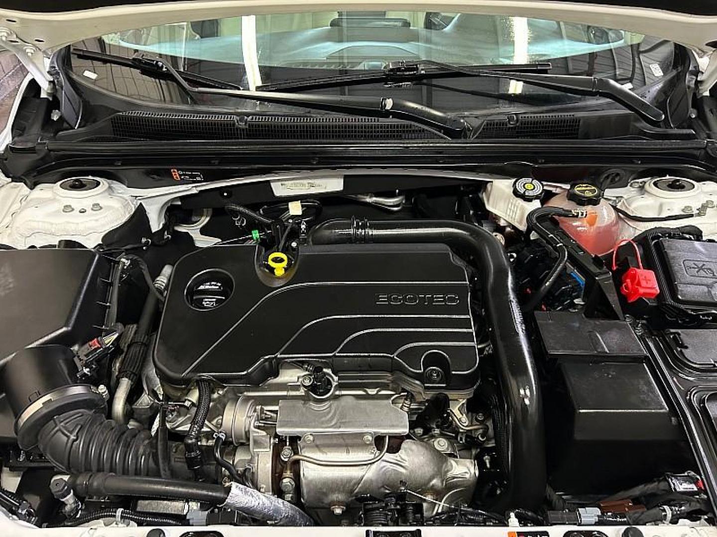 2024 WHITE Chevrolet Malibu (1G1ZE5ST0RF) with an 4-Cyl Turbo 1.5 Liter engine, Automatic CVT transmission, located at 412 Auto Vista Drive, Palmdale, CA, 93551, (661) 945-0620, 34.592636, -118.136681 - Photo#30