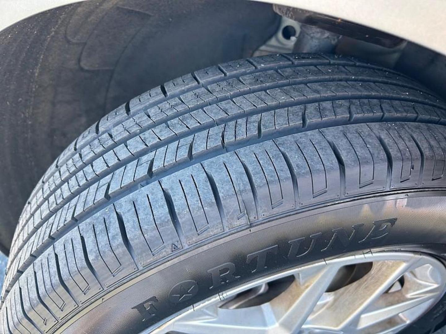 2023 GRAY Chevrolet Equinox (3GNAXKEG8PL) with an 4-Cyl Turbo 1.5 Liter engine, Automatic 6-Spd w/Overdrive transmission, located at 412 Auto Vista Drive, Palmdale, CA, 93551, (661) 945-0620, 34.592636, -118.136681 - Photo#10