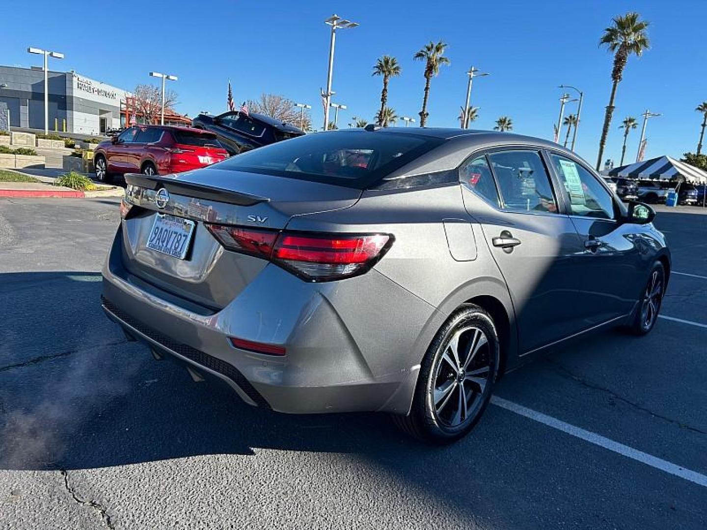2022 GRAY Nissan Sentra (3N1AB8CV4NY) with an 4-Cyl 2.0 Liter engine, Automatic CVT w/Xtronic transmission, located at 412 Auto Vista Drive, Palmdale, CA, 93551, (661) 945-0620, 34.592636, -118.136681 - Photo#4