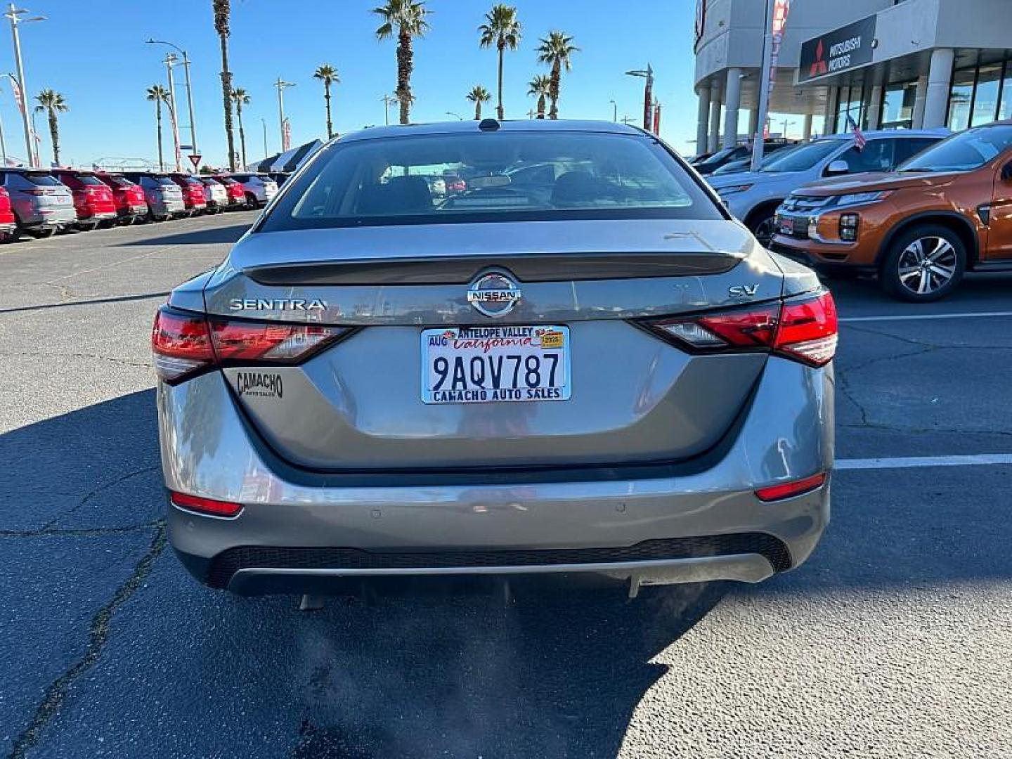 2022 GRAY Nissan Sentra (3N1AB8CV4NY) with an 4-Cyl 2.0 Liter engine, Automatic CVT w/Xtronic transmission, located at 412 Auto Vista Drive, Palmdale, CA, 93551, (661) 945-0620, 34.592636, -118.136681 - Photo#5