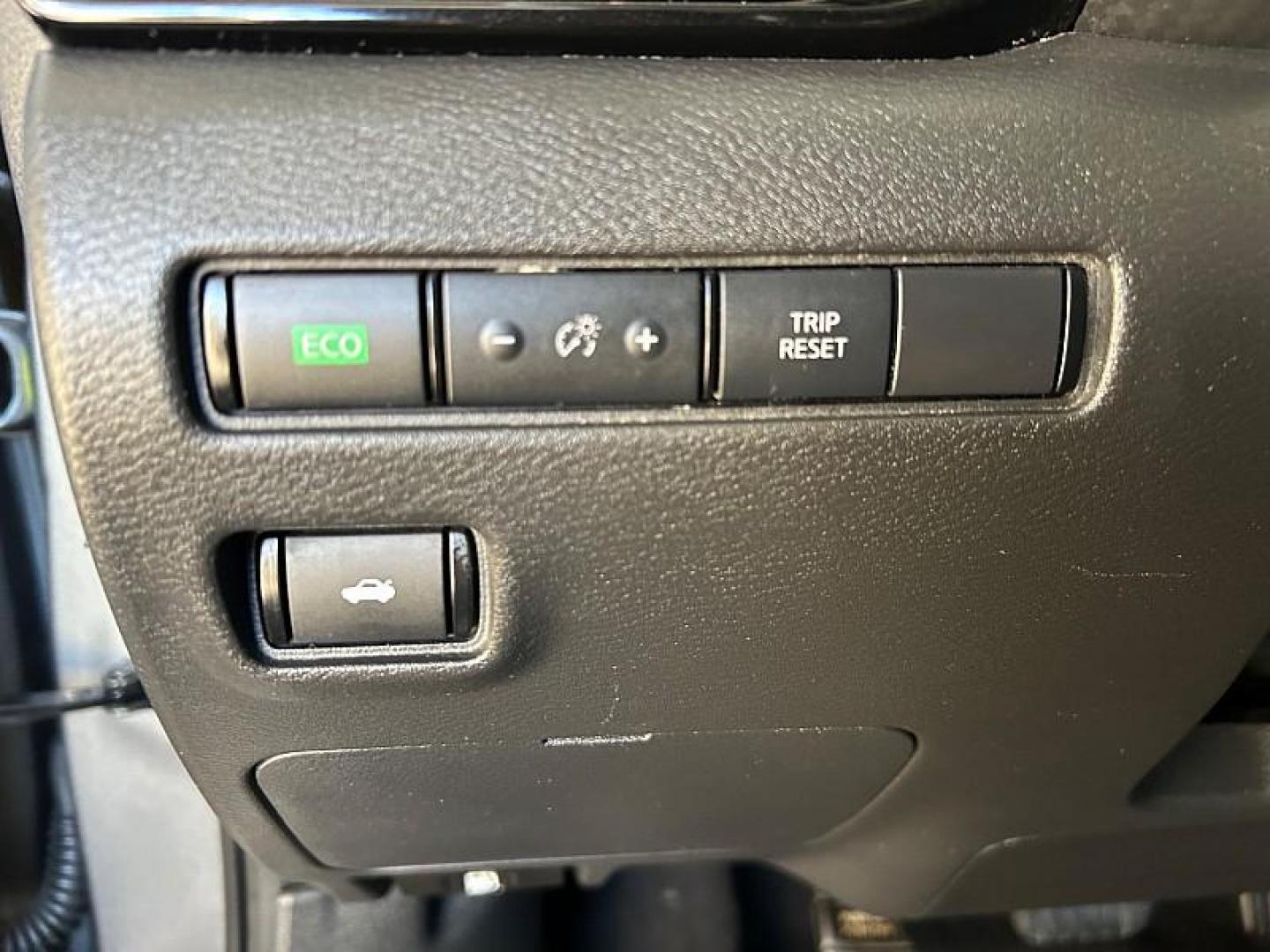 2022 GRAY Nissan Sentra (3N1AB8CV4NY) with an 4-Cyl 2.0 Liter engine, Automatic CVT w/Xtronic transmission, located at 412 Auto Vista Drive, Palmdale, CA, 93551, (661) 945-0620, 34.592636, -118.136681 - Photo#24