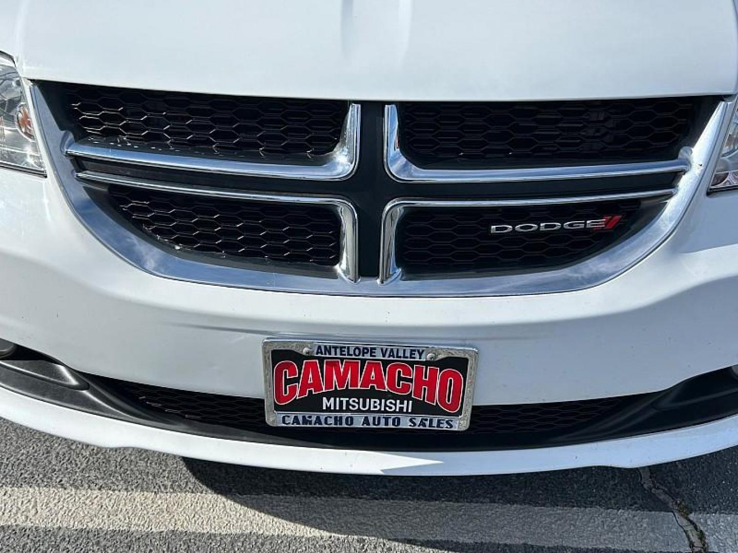 2017 WHITE Dodge Grand Caravan (2C4RDGCG8HR) with an V6 Flex Fuel 3.6 Liter engine, Automatic 6-Spd transmission, located at 412 Auto Vista Drive, Palmdale, CA, 93551, (661) 945-0620, 34.592636, -118.136681 - Photo#8