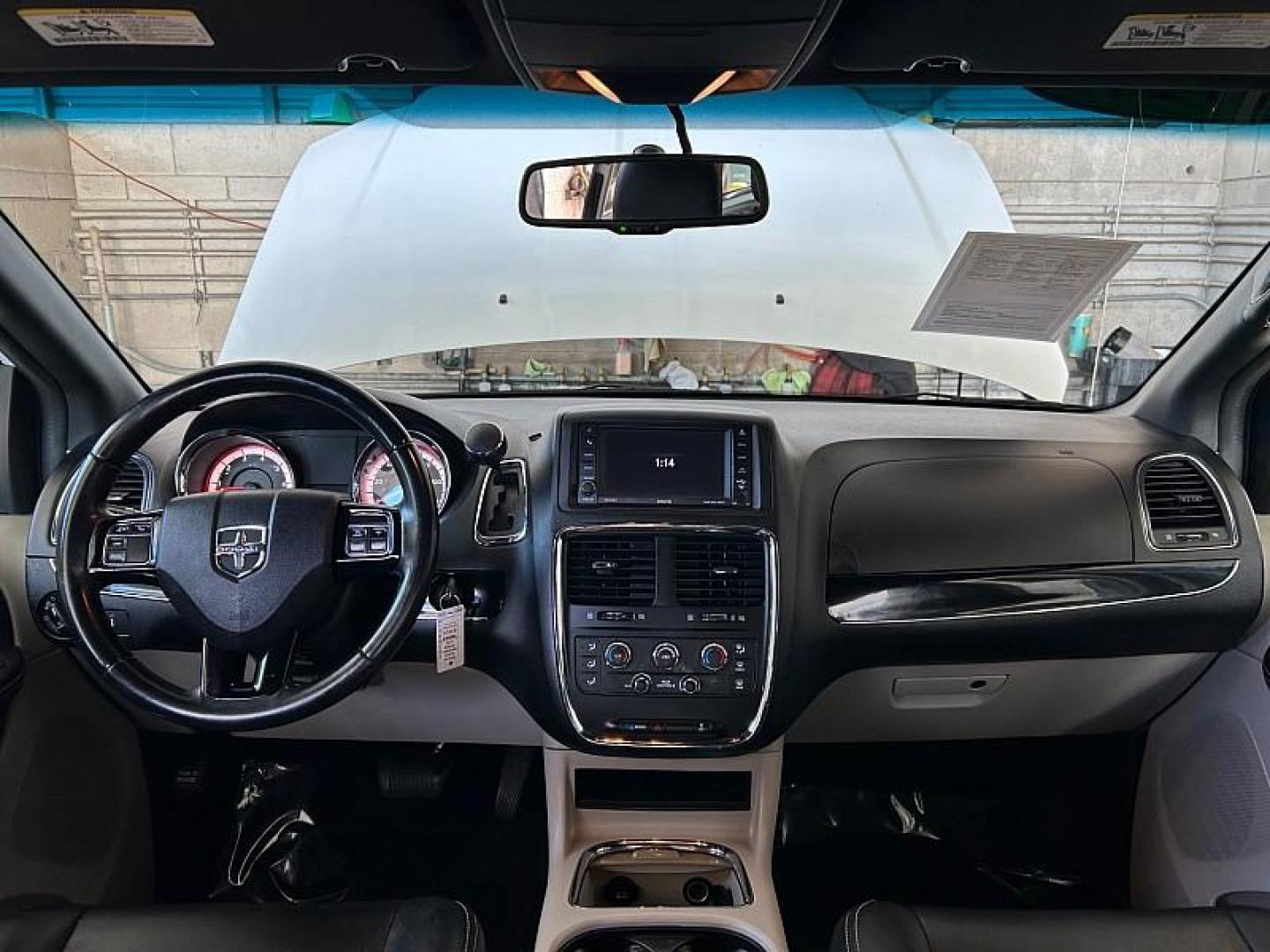 2017 WHITE Dodge Grand Caravan (2C4RDGCG8HR) with an V6 Flex Fuel 3.6 Liter engine, Automatic 6-Spd transmission, located at 412 Auto Vista Drive, Palmdale, CA, 93551, (661) 945-0620, 34.592636, -118.136681 - Photo#16