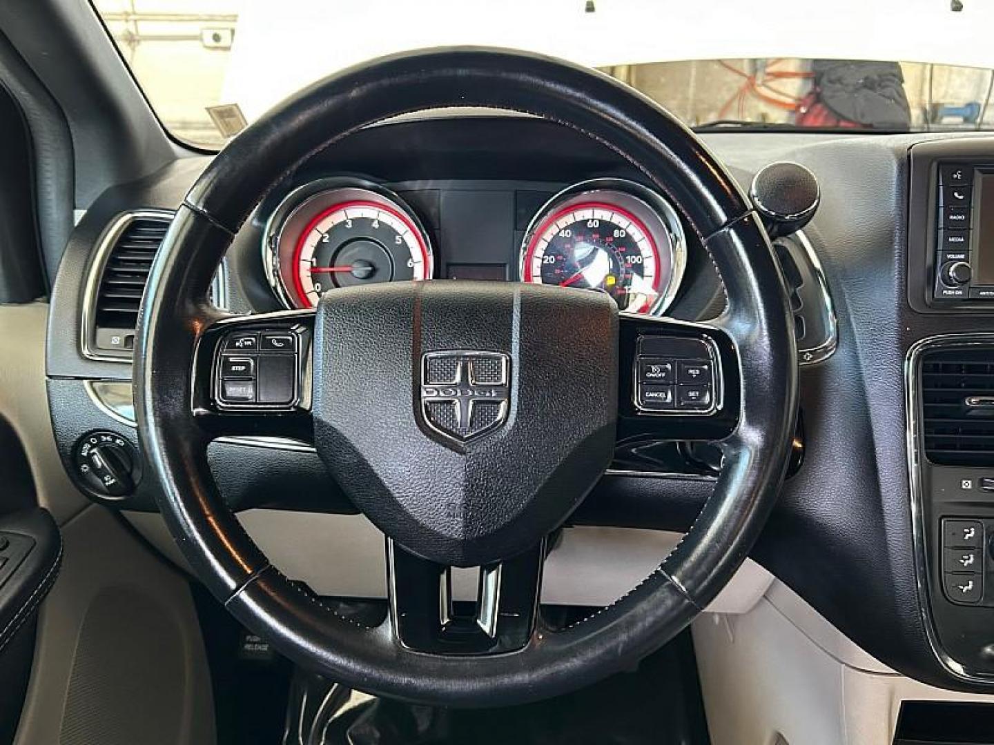 2017 WHITE Dodge Grand Caravan (2C4RDGCG8HR) with an V6 Flex Fuel 3.6 Liter engine, Automatic 6-Spd transmission, located at 412 Auto Vista Drive, Palmdale, CA, 93551, (661) 945-0620, 34.592636, -118.136681 - Photo#22