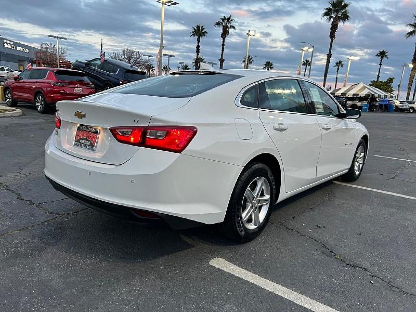 2024 WHITE Chevrolet Malibu (1G1ZD5ST6RF) with an 4-Cyl Turbo 1.5 Liter engine, Automatic CVT transmission, located at 412 Auto Vista Drive, Palmdale, CA, 93551, (661) 945-0620, 34.592636, -118.136681 - Photo#5