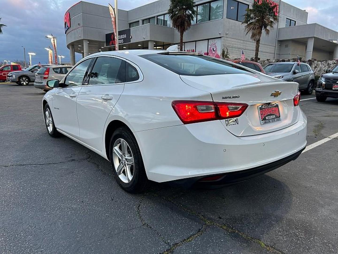 2024 WHITE Chevrolet Malibu (1G1ZD5ST6RF) with an 4-Cyl Turbo 1.5 Liter engine, Automatic CVT transmission, located at 412 Auto Vista Drive, Palmdale, CA, 93551, (661) 945-0620, 34.592636, -118.136681 - Photo#7