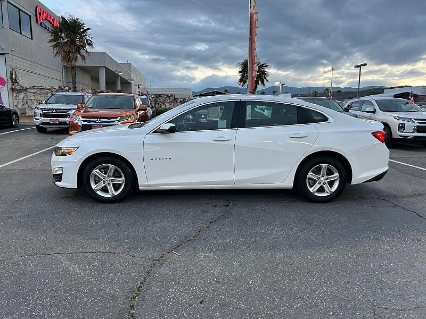 2024 WHITE Chevrolet Malibu (1G1ZD5ST6RF) with an 4-Cyl Turbo 1.5 Liter engine, Automatic CVT transmission, located at 412 Auto Vista Drive, Palmdale, CA, 93551, (661) 945-0620, 34.592636, -118.136681 - Photo#8