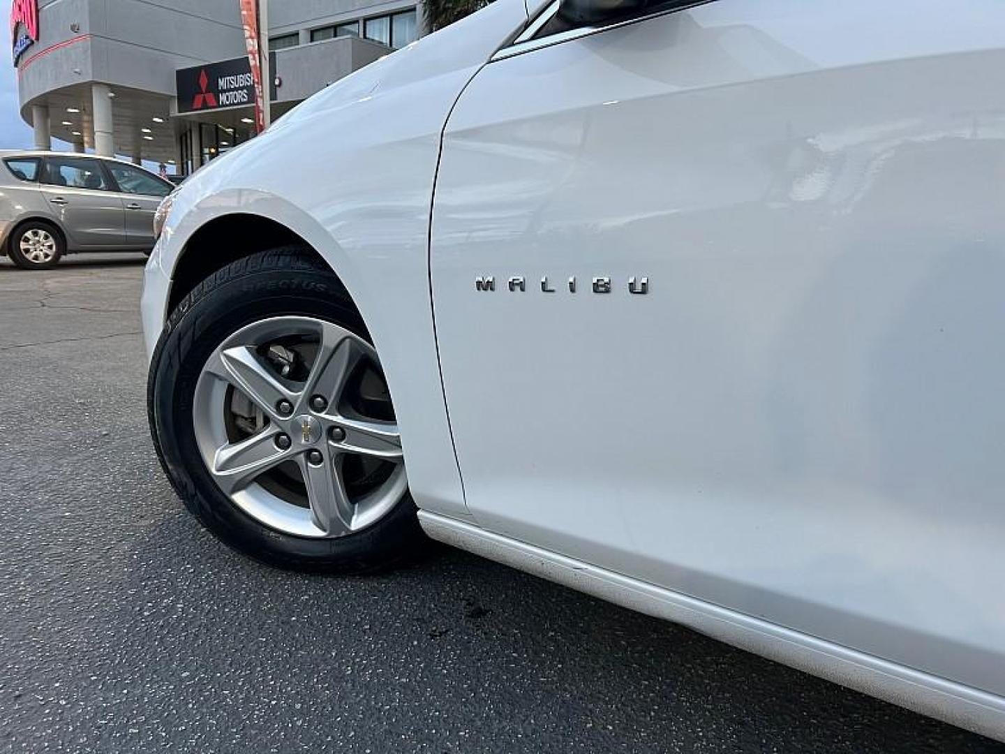 2024 WHITE Chevrolet Malibu (1G1ZD5ST6RF) with an 4-Cyl Turbo 1.5 Liter engine, Automatic CVT transmission, located at 412 Auto Vista Drive, Palmdale, CA, 93551, (661) 945-0620, 34.592636, -118.136681 - Photo#10