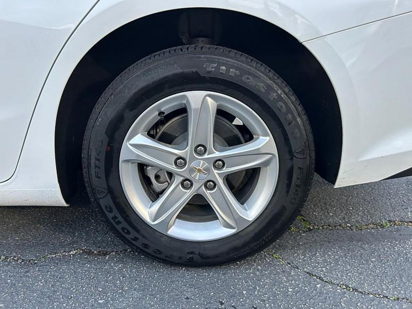 2024 WHITE Chevrolet Malibu (1G1ZD5ST6RF) with an 4-Cyl Turbo 1.5 Liter engine, Automatic CVT transmission, located at 412 Auto Vista Drive, Palmdale, CA, 93551, (661) 945-0620, 34.592636, -118.136681 - Photo#13