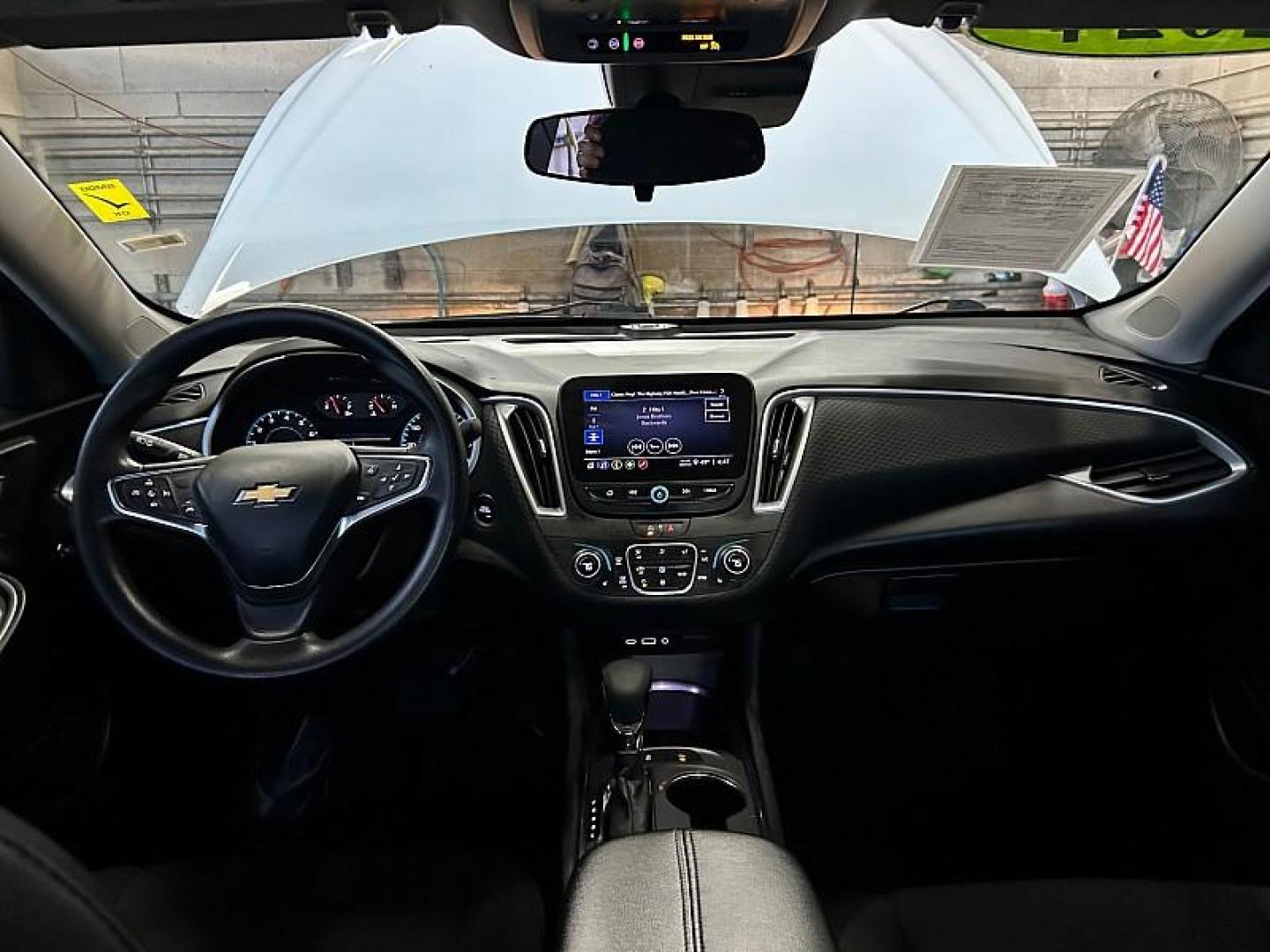 2024 WHITE Chevrolet Malibu (1G1ZD5ST6RF) with an 4-Cyl Turbo 1.5 Liter engine, Automatic CVT transmission, located at 412 Auto Vista Drive, Palmdale, CA, 93551, (661) 945-0620, 34.592636, -118.136681 - Photo#17