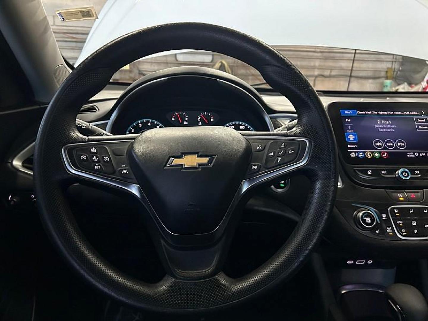 2024 WHITE Chevrolet Malibu (1G1ZD5ST6RF) with an 4-Cyl Turbo 1.5 Liter engine, Automatic CVT transmission, located at 412 Auto Vista Drive, Palmdale, CA, 93551, (661) 945-0620, 34.592636, -118.136681 - Photo#18