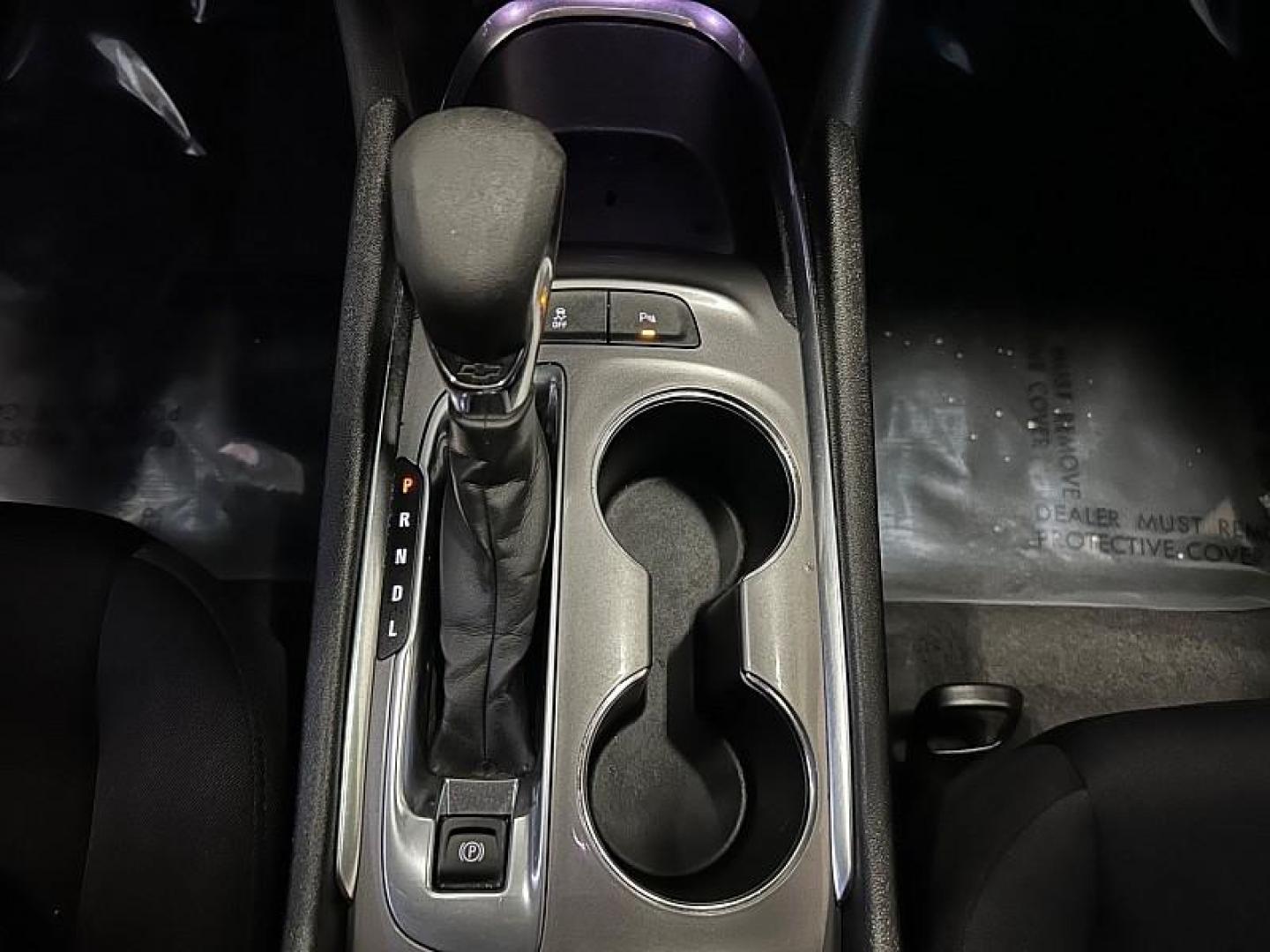 2024 WHITE Chevrolet Malibu (1G1ZD5ST6RF) with an 4-Cyl Turbo 1.5 Liter engine, Automatic CVT transmission, located at 412 Auto Vista Drive, Palmdale, CA, 93551, (661) 945-0620, 34.592636, -118.136681 - Photo#21